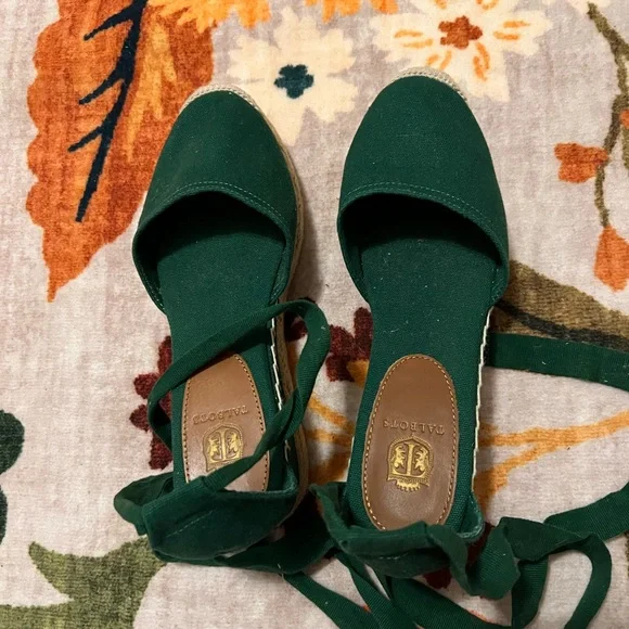 Like NEW Emerald Green Espadrille Flats - Picture 1 of 4
